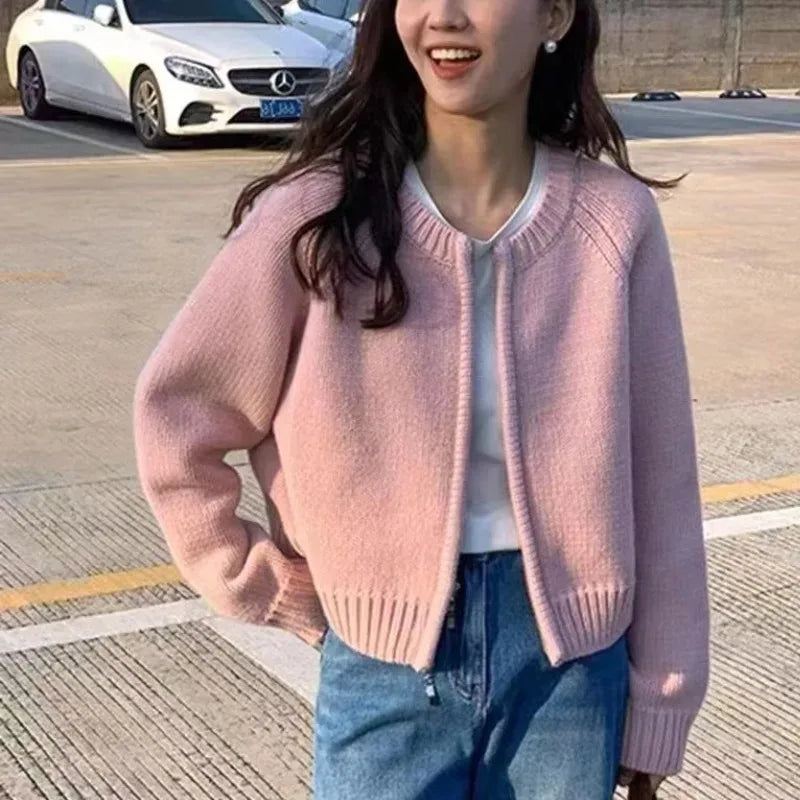 Cozy Knit Cardigan – Style that speaks comfort and confidence.