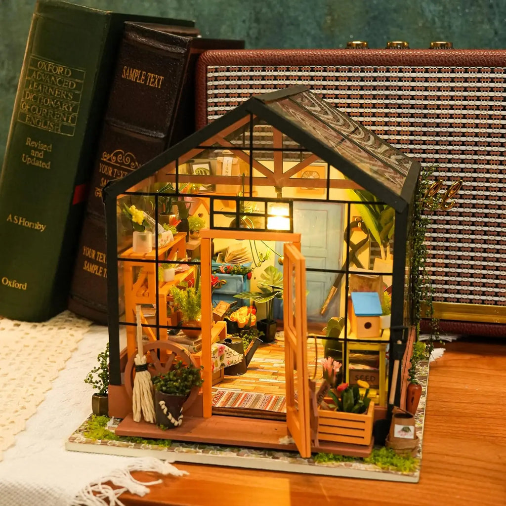 🌿 Mini Green House – Cathy’s Flower House DIY Dollhouse Kit (with LED)