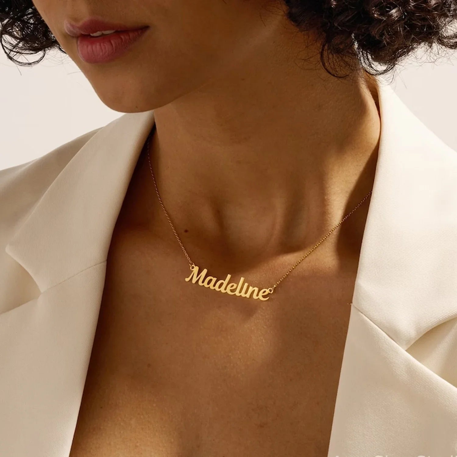 Gravure: Custom Nameplate Pendant for a Chic Statement