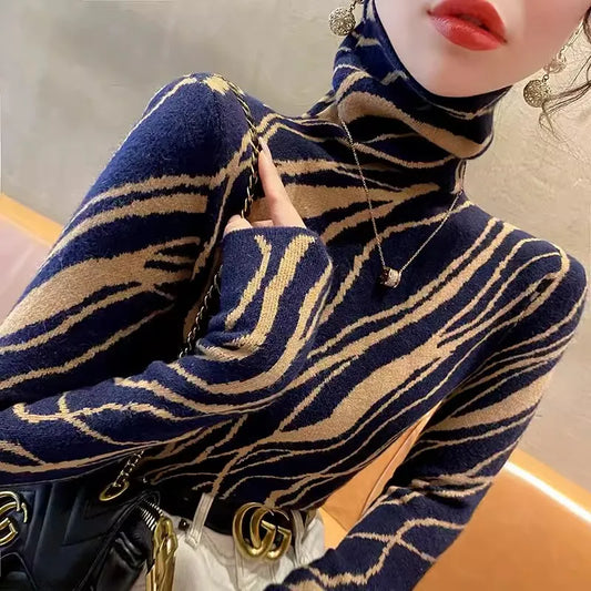 Raffiné - Patterned Elegance Turtleneck