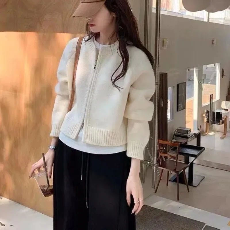Cozy Knit Cardigan – Style that speaks comfort and confidence.