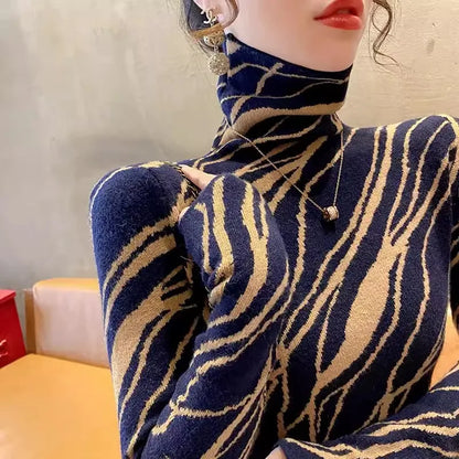 Raffiné - Patterned Elegance Turtleneck