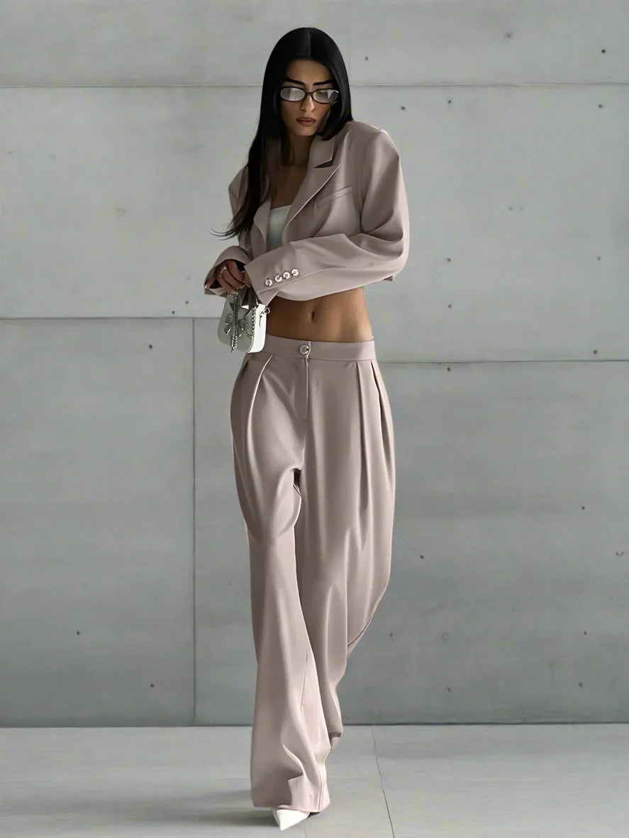 Understated Luxury-Effortless Eelegance in Motion