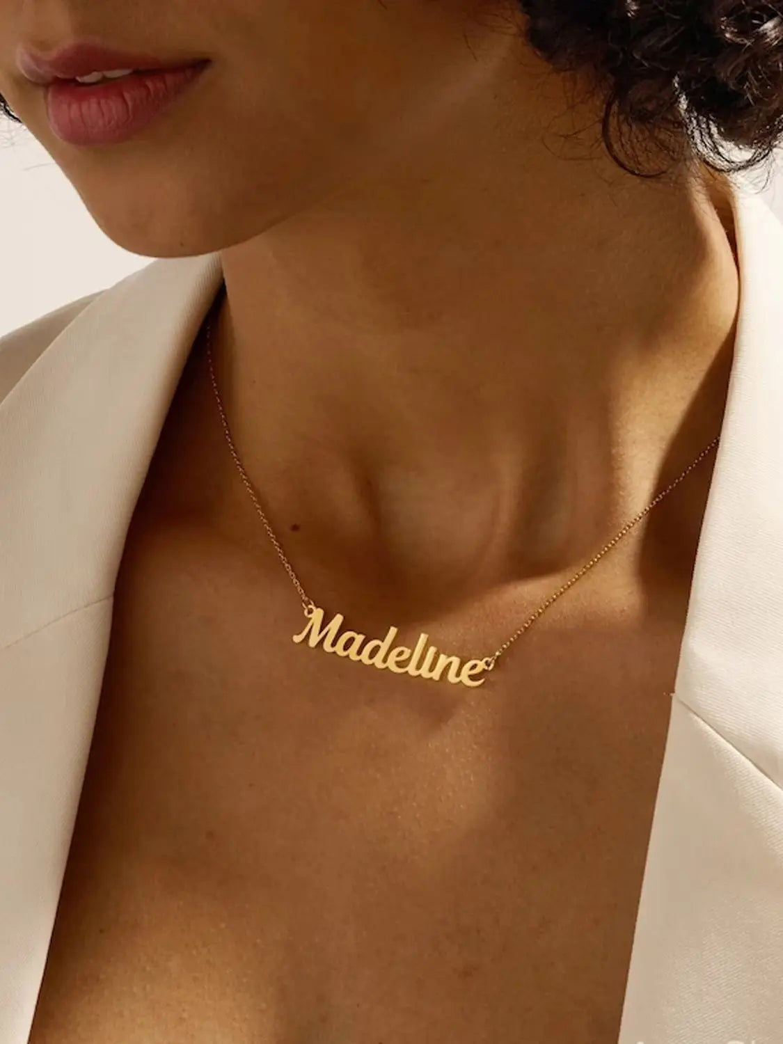 Gravure: Custom Nameplate Pendant for a Chic Statement