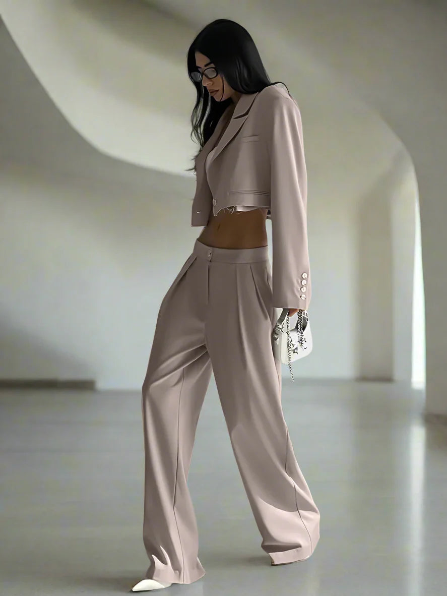 Understated Luxury-Effortless Eelegance in Motion