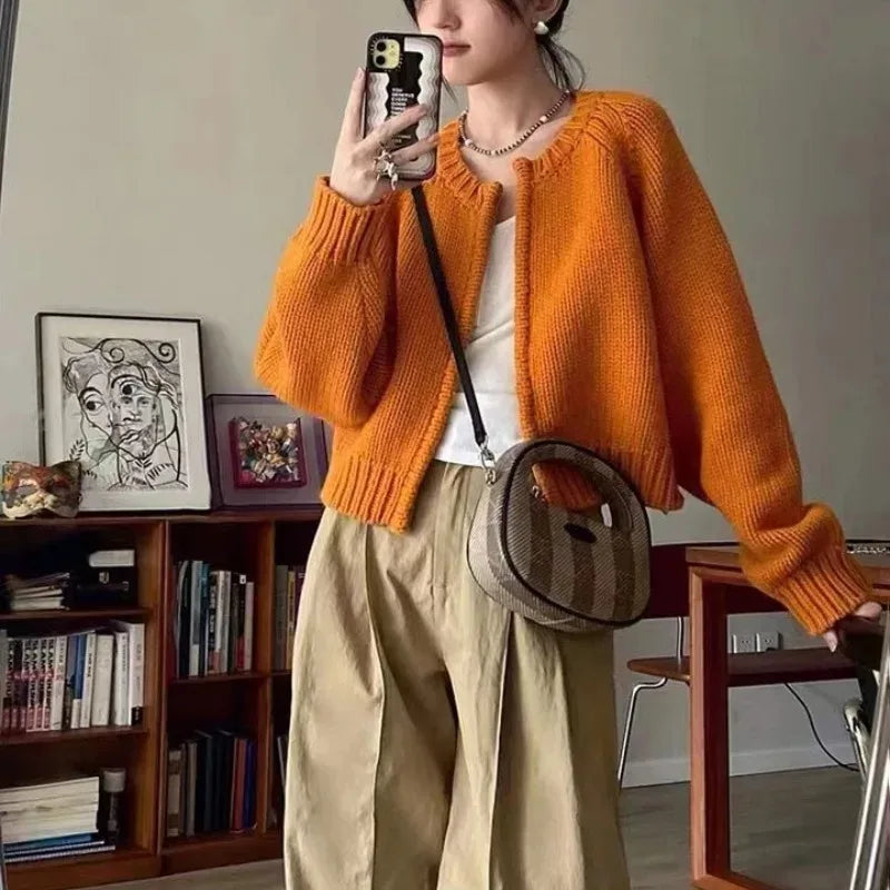 Cozy Knit Cardigan – Style that speaks comfort and confidence.