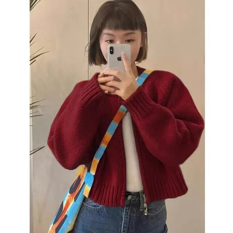 Cozy Knit Cardigan – Style that speaks comfort and confidence.