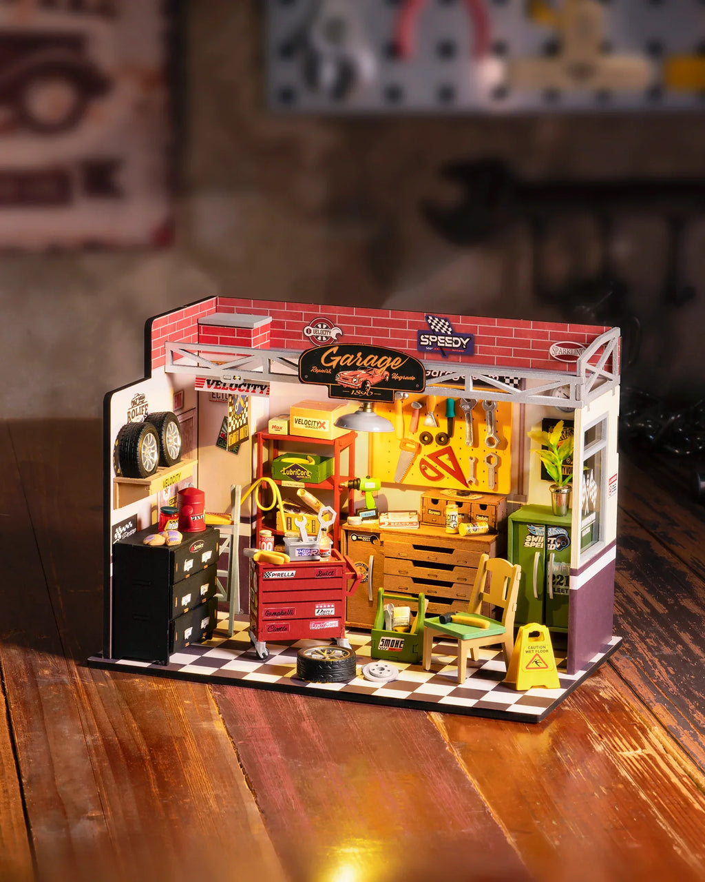 Glow-Up Garage – Playful DIY Mini House Craft Set