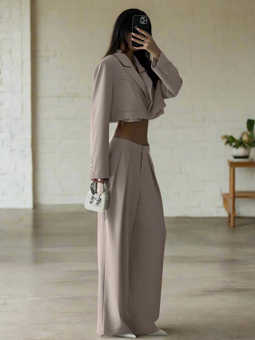 Understated Luxury-Effortless Eelegance in Motion